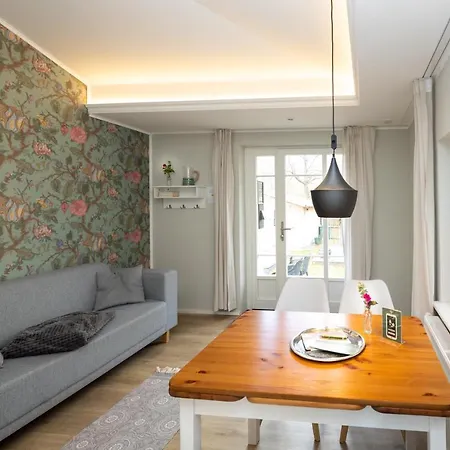 Little Apartment *